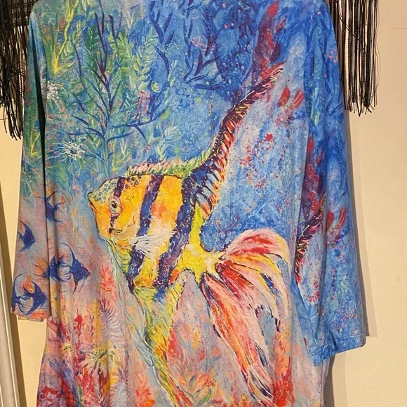 Colorful Fish Print 3/4 Sleeve Top - Picture 9 of 9